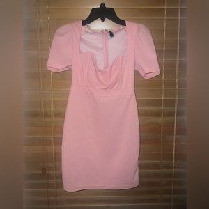 It gives an Easter/baby shower vibe and it’s so beautiful and fitted on